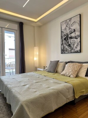 2 bedrooms, desk, iron/ironing board, WiFi - Kypseli Contemporary Comfort for 6 (Athina)