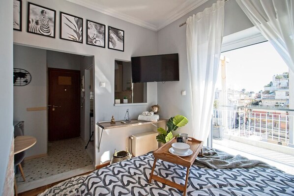 1 bedroom, desk, iron/ironing board, WiFi
