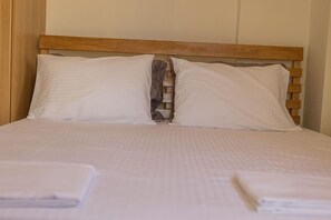 Desk, iron/ironing board, free WiFi, bed sheets - Golden Beach Maisonette Retreat (Kechries)