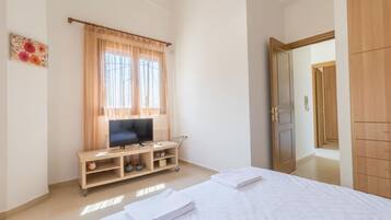 Desk, iron/ironing board, free WiFi, bed sheets