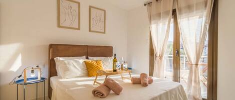 1 dormitorio, escritorio, tabla de planchar con plancha y wifi