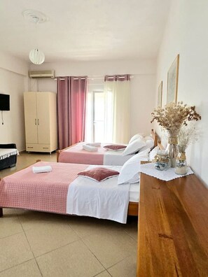 1 bedroom, desk, WiFi, bed sheets