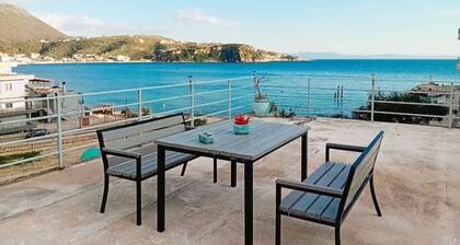 Sea Side Serenity 8: 3 guests