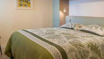 2 bedrooms, travel cot, free WiFi