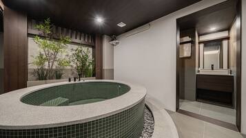 KUROISH | Private spa tub