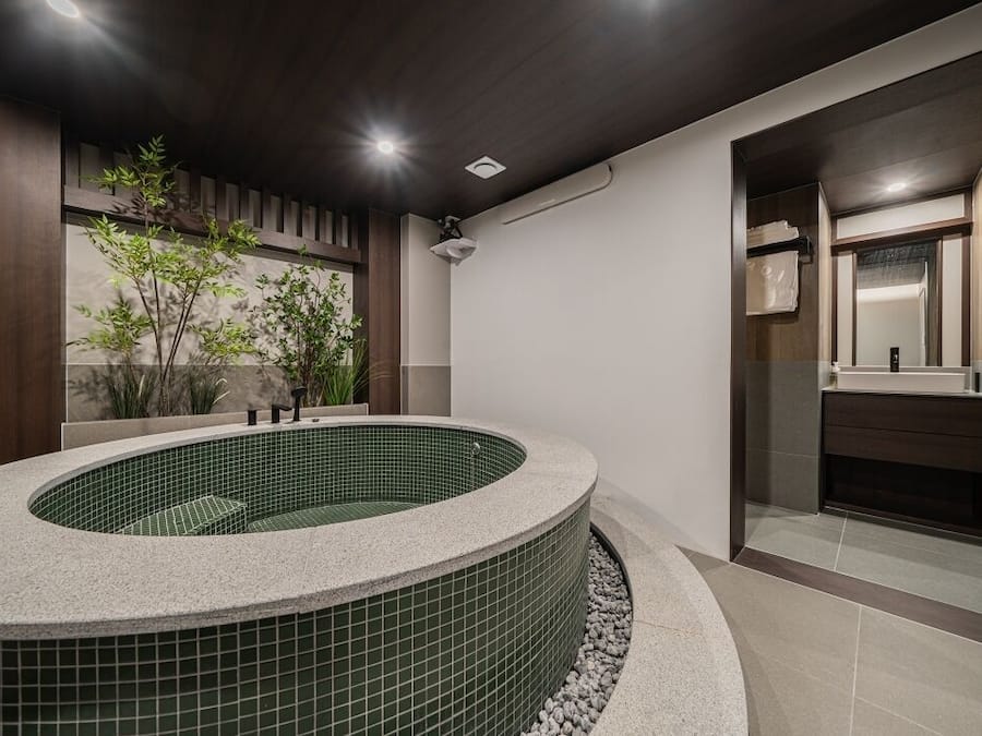 KUROISH | Private spa tub