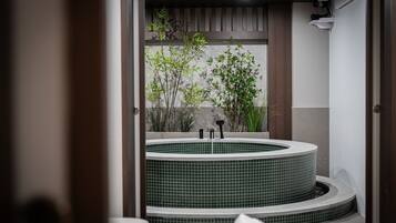 KUROISH | Bathtub spa pribadi