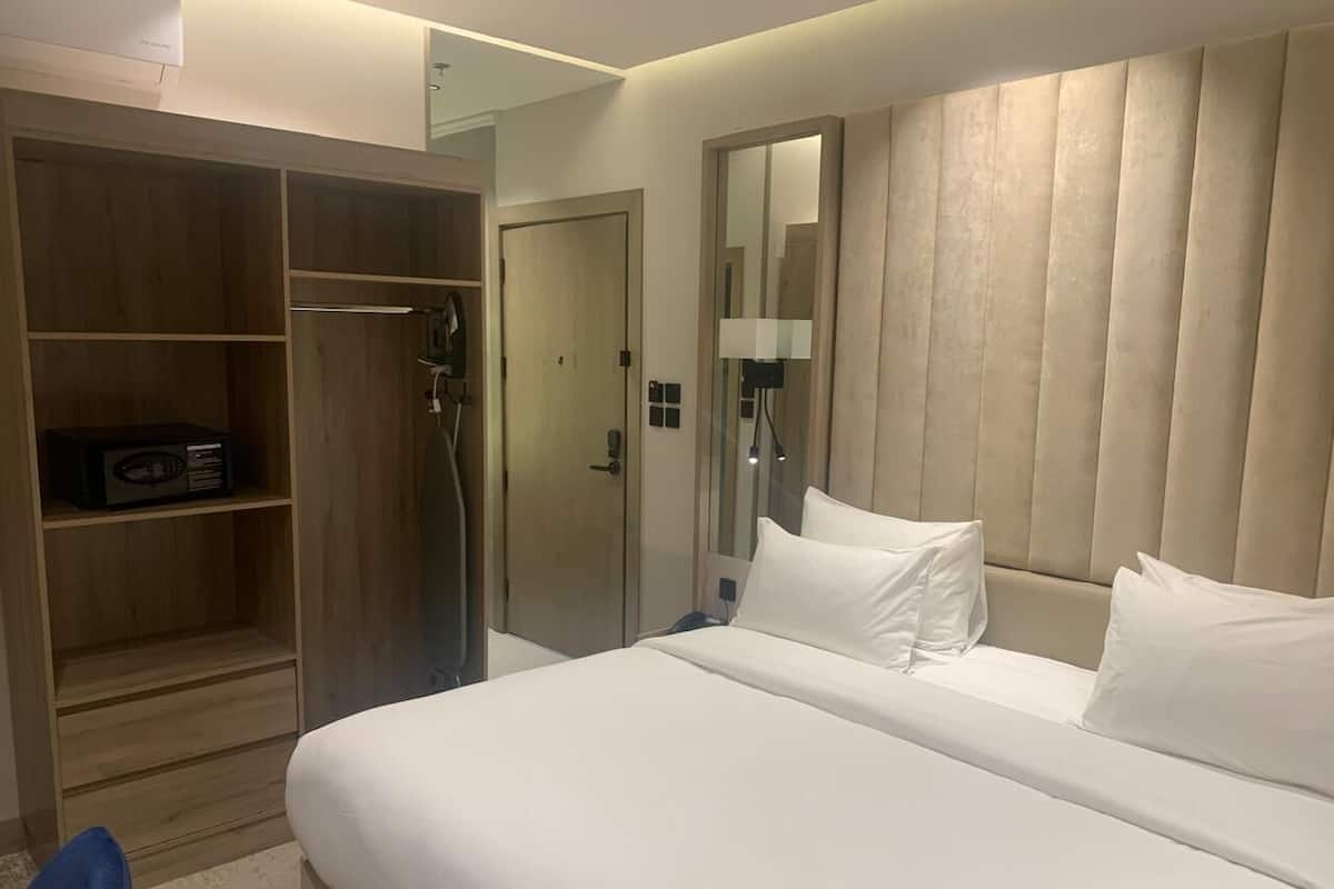 Standard Single Room | In-room safe, desk, blackout curtains, soundproofing