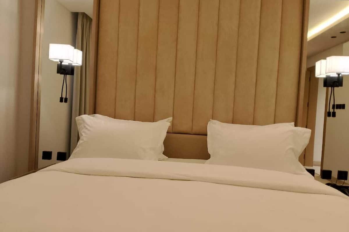 Deluxe Double or Twin Room | In-room safe, desk, blackout curtains, soundproofing