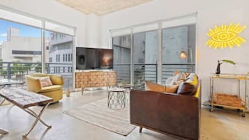 Televisión y oficina