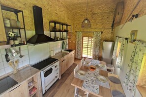 Oven, stovetop, electric kettle, cookware/dishes/utensils