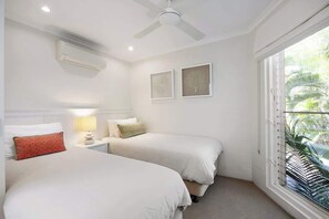 2 bedrooms, desk, iron/ironing board, internet