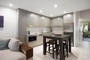 Coffee/tea maker, fridge, microwave, oven
