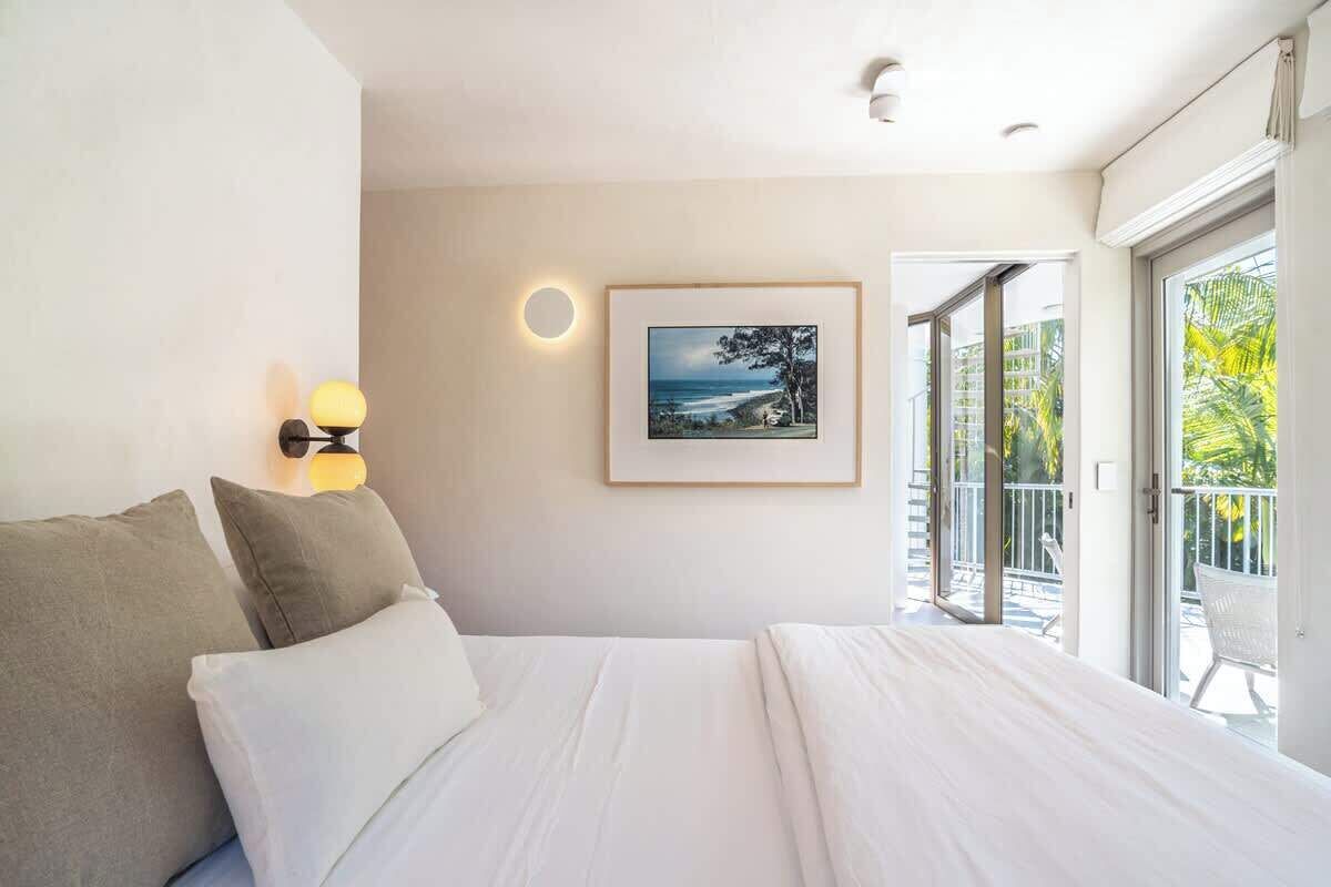 3 habitaciones, tabla de planchar con plancha, wifi y ropa de cama 