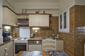 3 bedrooms - Baroness Apartment in Piraeus (Piraeus)