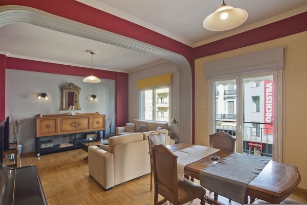 3 bedrooms - Baroness Apartment in Piraeus (Piraeus)