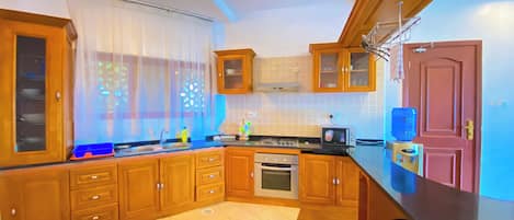 Deluxe Apartment, Partial Ocean View | Private kitchen | Fridge, microwave, oven, stovetop