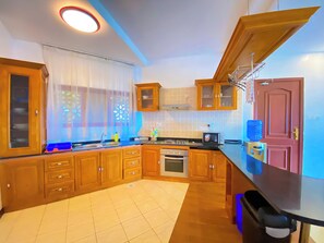 Deluxe Apartment, Partial Ocean View | Private kitchen | Fridge, microwave, oven, stovetop