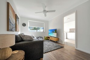 TV - Stunning modern beach house (Narrawong)
