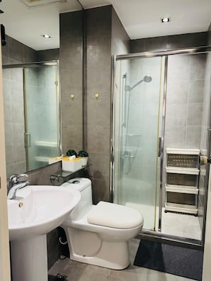 Bathroom - Gramercy Residences 1 bedroom w Balcony (Makati)
