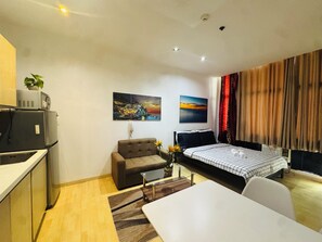 Comfort Apartment, 1 Queen Bed, Balcony, City View
