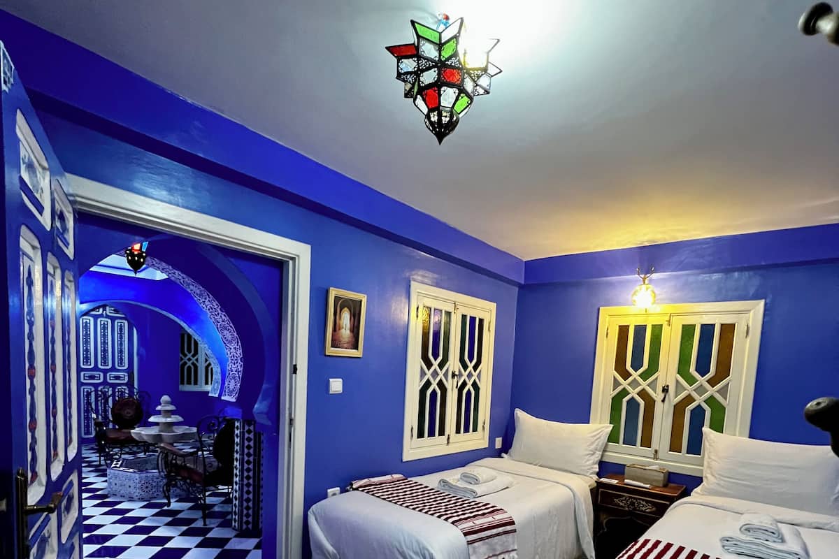 Habitación estándar con 1 cama matrimonial o 2 individuales, 2 camas individuales, para no fumadores | Servicios de la habitación
