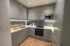 Réfrigérateur, micro-ondes, four, lave-vaisselle