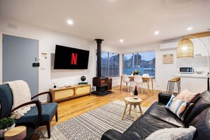 TV, fireplace