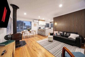 TV, fireplace