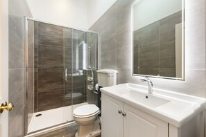 Deluxe Double Room | Bathroom