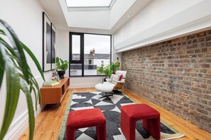 Living area - 19 Heytesbury Street (Dublin)