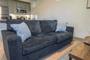 TV, offices - DERBY Ready! Relaxing unit near Churchill Downs! (Louisville)