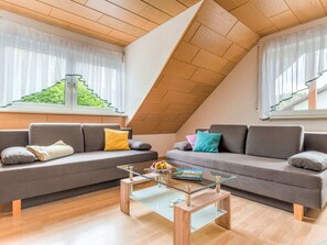 Classic-Apartment, 2 Schlafzimmer | Wohnzimmer