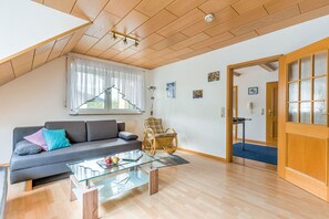 Apartamento Confort, 4 habitaciones | Sala de estar