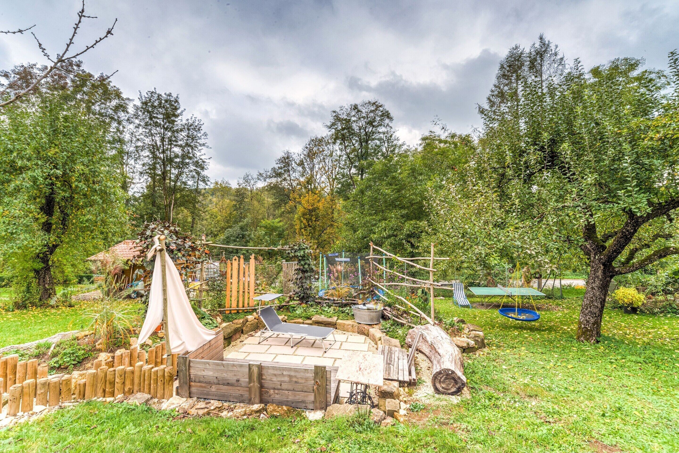 Classic Apartment, 2 Bedrooms | Garden