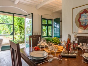 Classic House, 2 Bedrooms | Dining