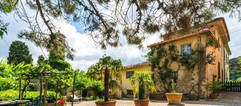 Cosy Farmhouse in Bacchereto With Swimming Pool