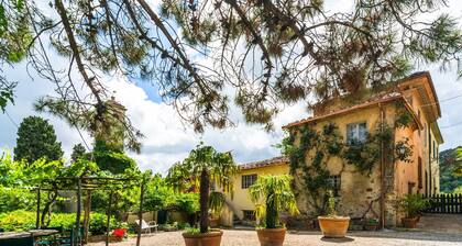 Cosy Farmhouse in Bacchereto With Swimming Pool