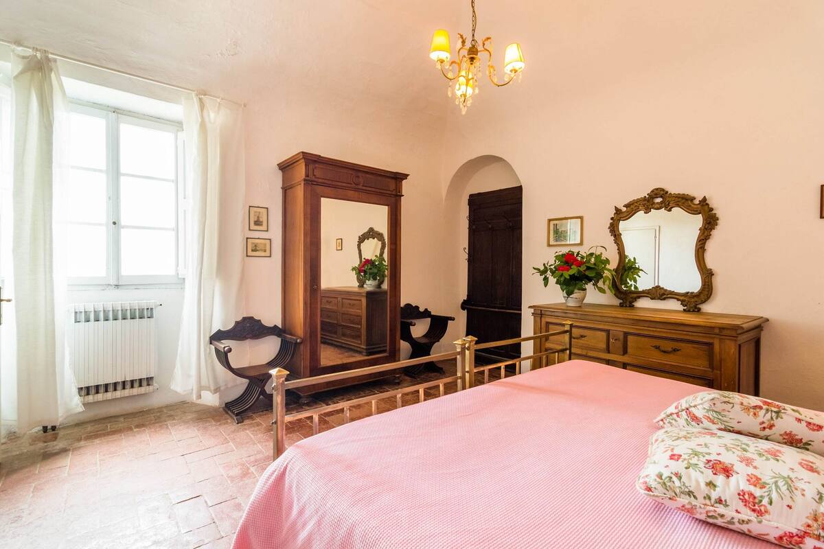 Casa luxo, 2 quartos | 2 quartos, individualmente mobiliados, roupa de cama