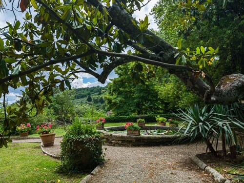 Cosy Farmhouse in Bacchereto With Swimming Pool