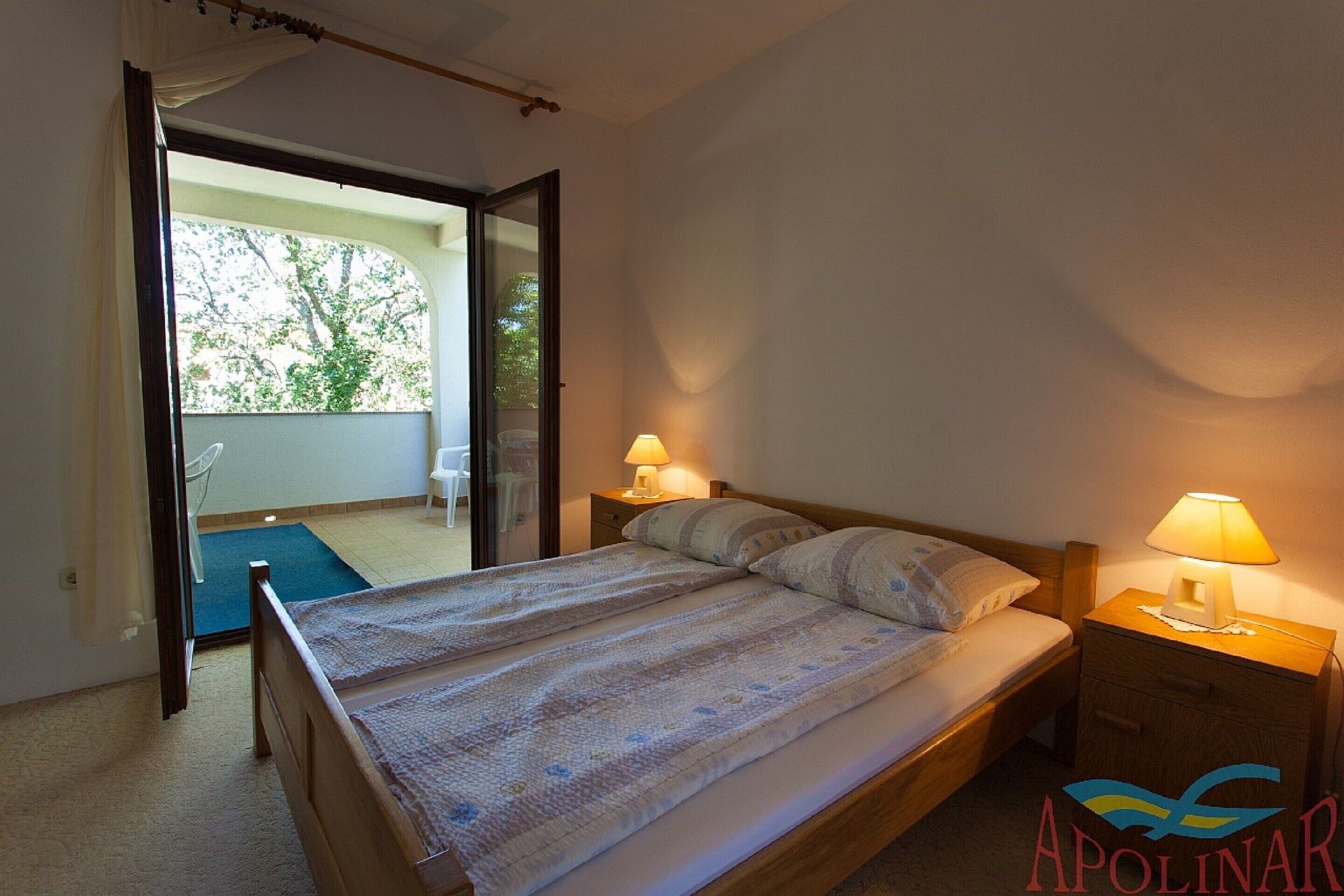 4 bedrooms, bed sheets