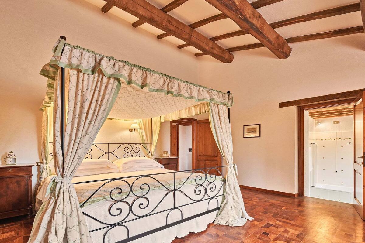 2 bedrooms, individually furnished, bed sheets