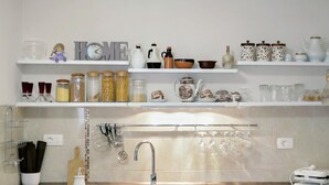 Private kitchen - Cozy Apartment With a Balcony and a sea View (Brela)