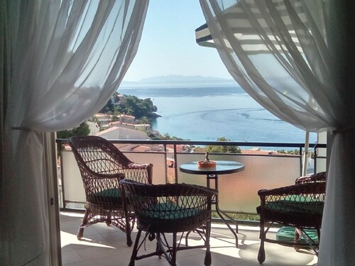 Cozy Apartment With a Balcony and a sea View