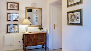 Reception - Cozy Apartment With a Balcony and a sea View (Brela)