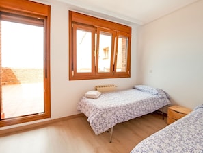 4 bedrooms, bed sheets