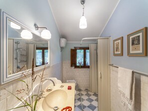 Ducha y secador de pelo