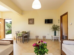 Dining - Spacious Apartment in Prines Near Sea (Rethymno)