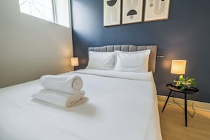 Iron/ironing board, WiFi, bed sheets
