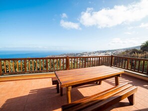 Balcony - Apartment With Views of the Coastline of Tenerife (Icod de los Vinos)